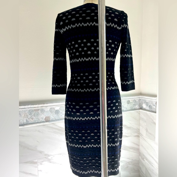 Gabby Skye Textured Geo Design 3/4 Sleeves Sweater Dress S/M - Picture 6 of 8